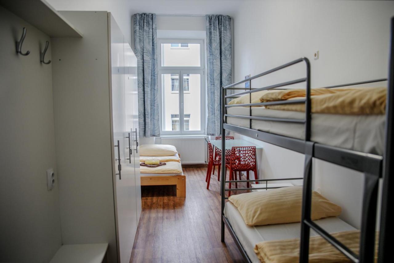 Cuba Bar & Hostel Чеське Будєйовіце Екстер'єр фото
