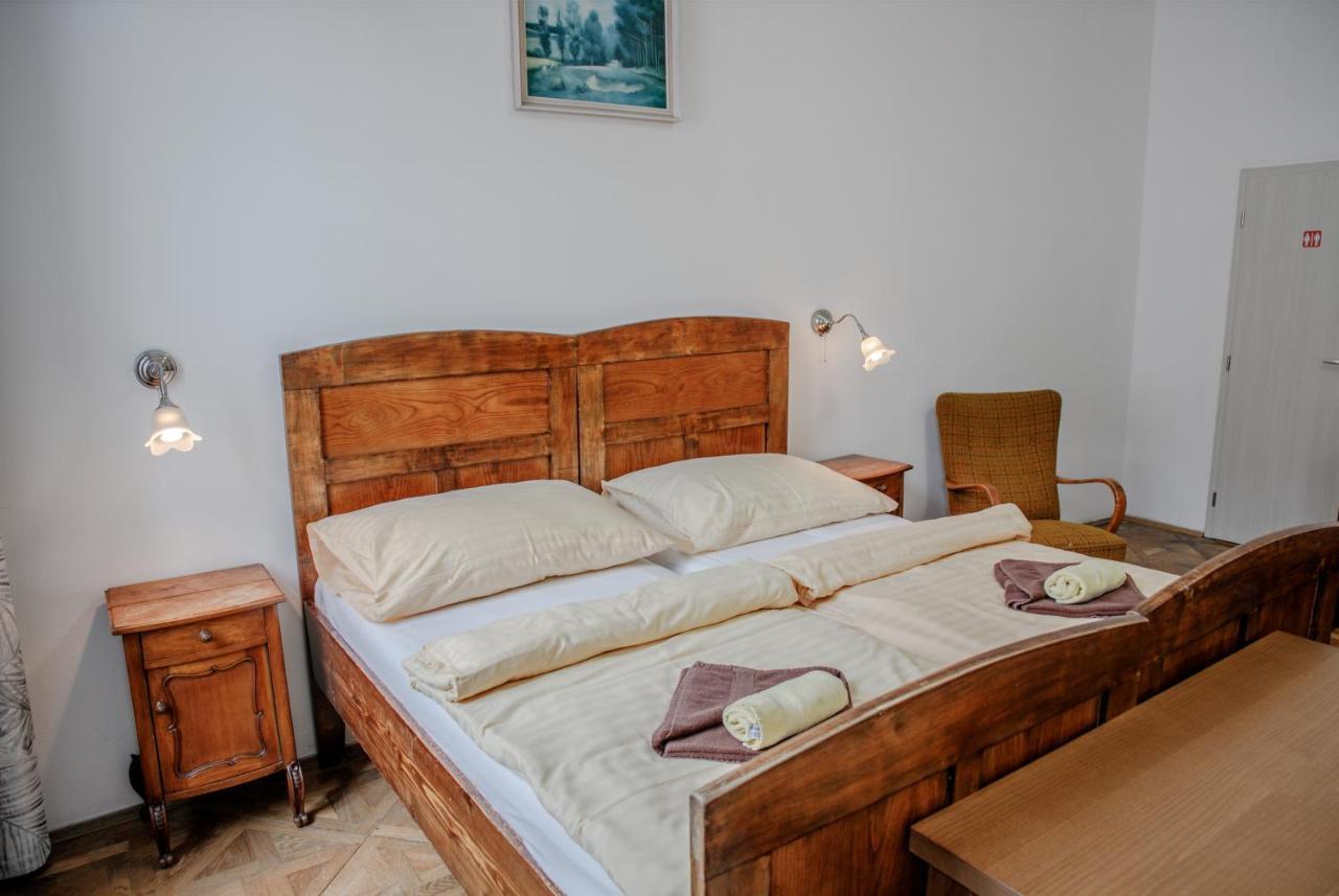 Cuba Bar & Hostel Чеське Будєйовіце Екстер'єр фото