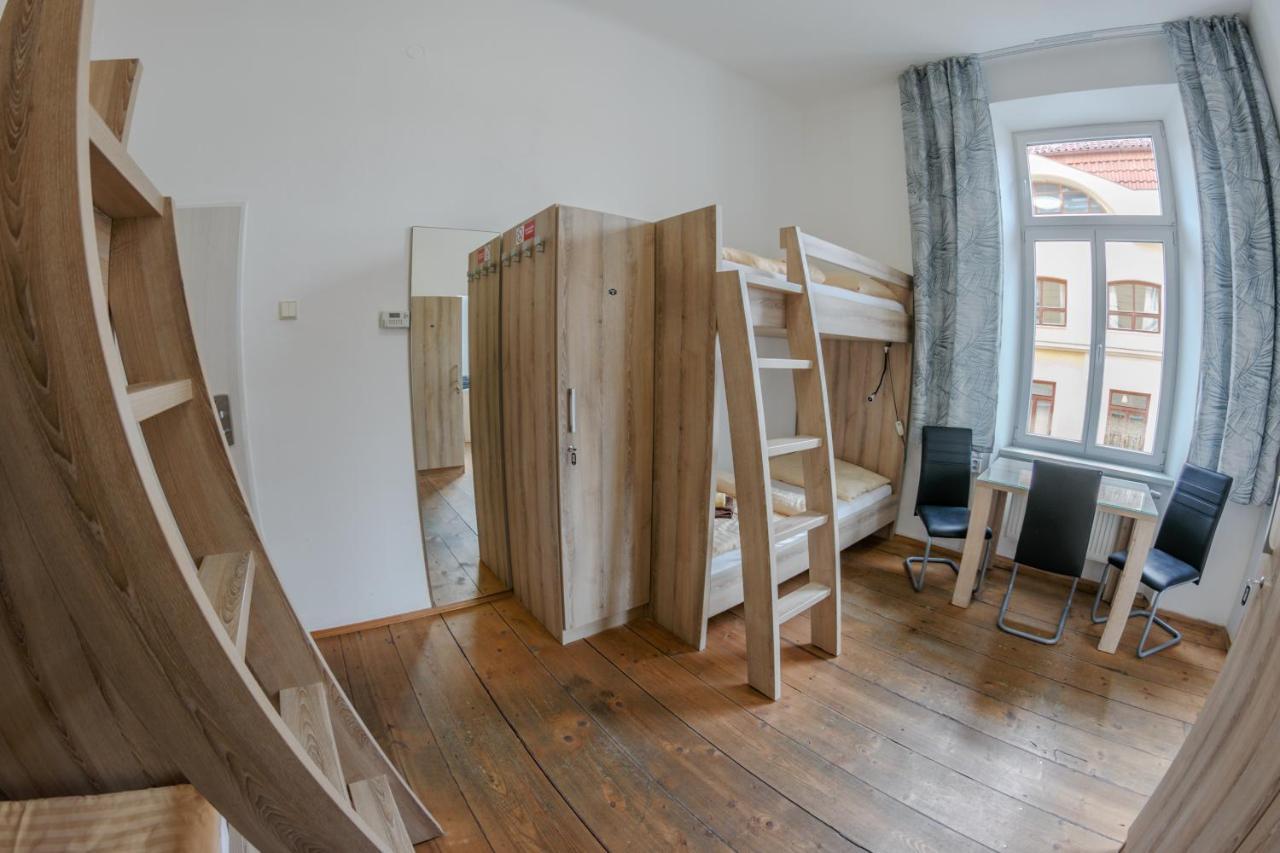 Cuba Bar & Hostel Чеське Будєйовіце Екстер'єр фото