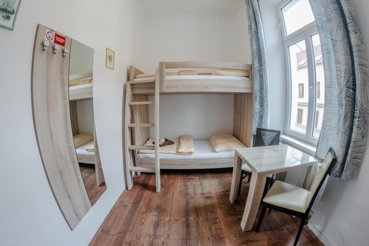Cuba Bar & Hostel Чеське Будєйовіце Екстер'єр фото