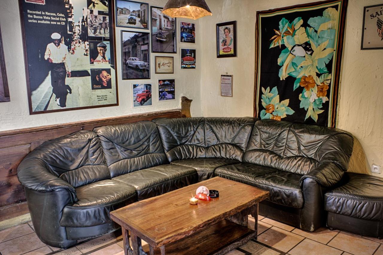 Cuba Bar & Hostel Чеське Будєйовіце Екстер'єр фото