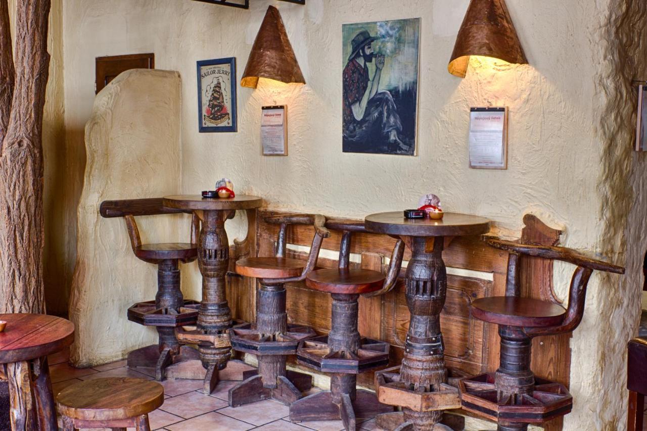 Cuba Bar & Hostel Чеське Будєйовіце Екстер'єр фото