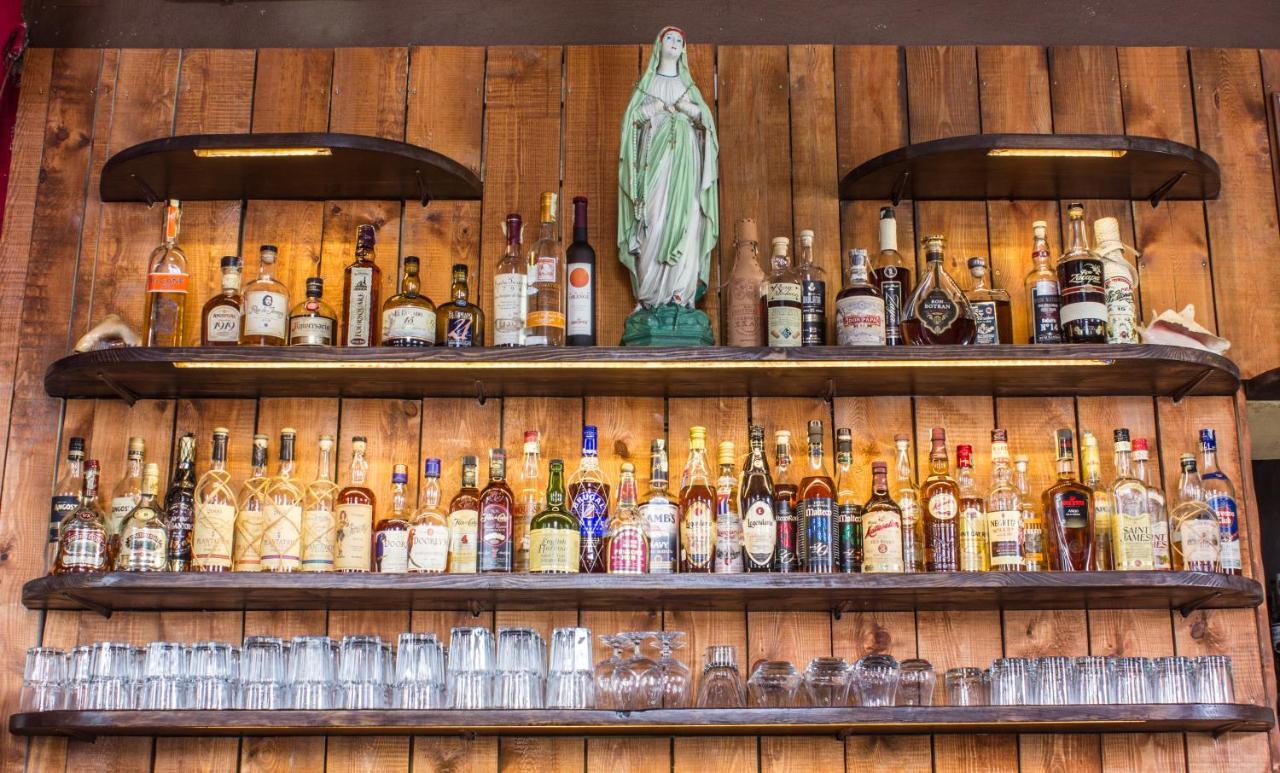 Cuba Bar & Hostel Чеське Будєйовіце Екстер'єр фото