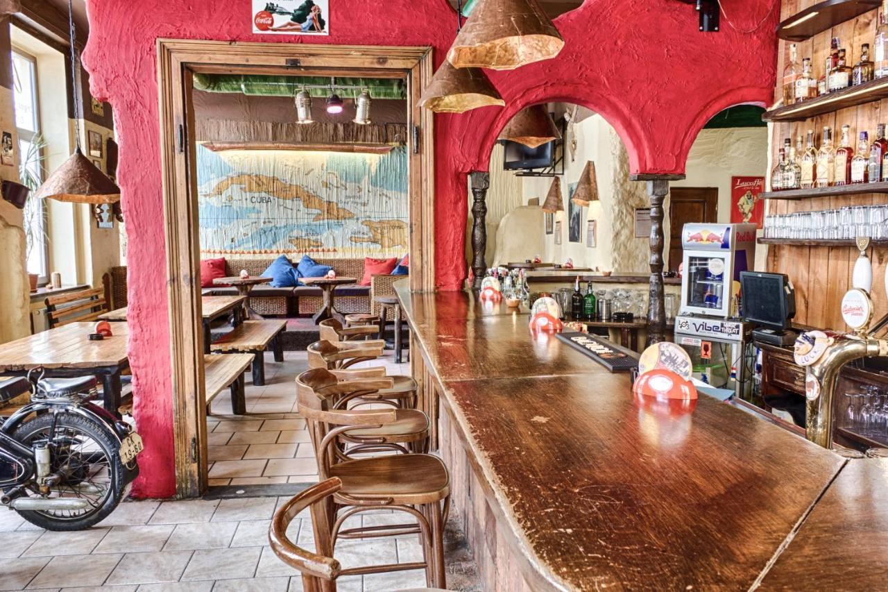 Cuba Bar & Hostel Чеське Будєйовіце Екстер'єр фото