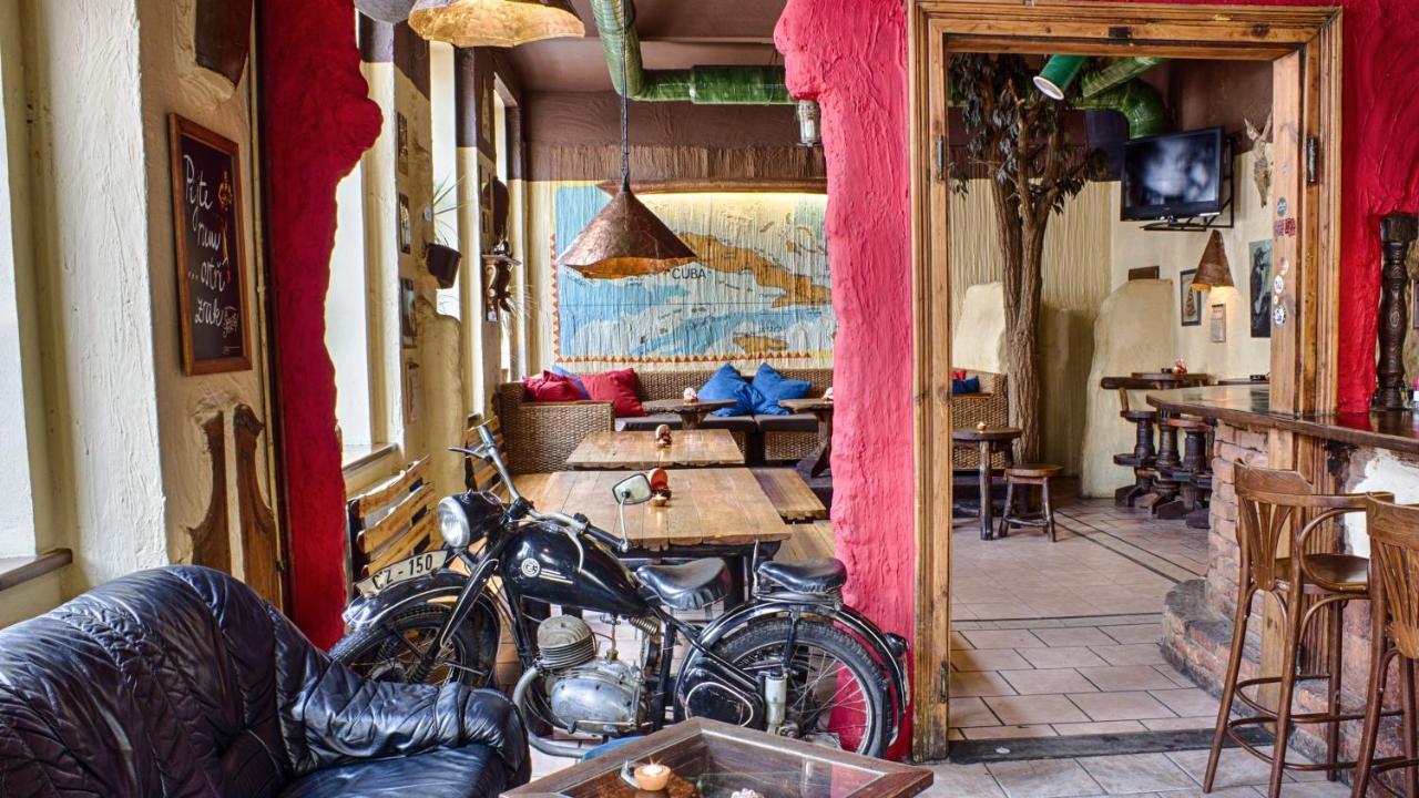 Cuba Bar & Hostel Чеське Будєйовіце Екстер'єр фото