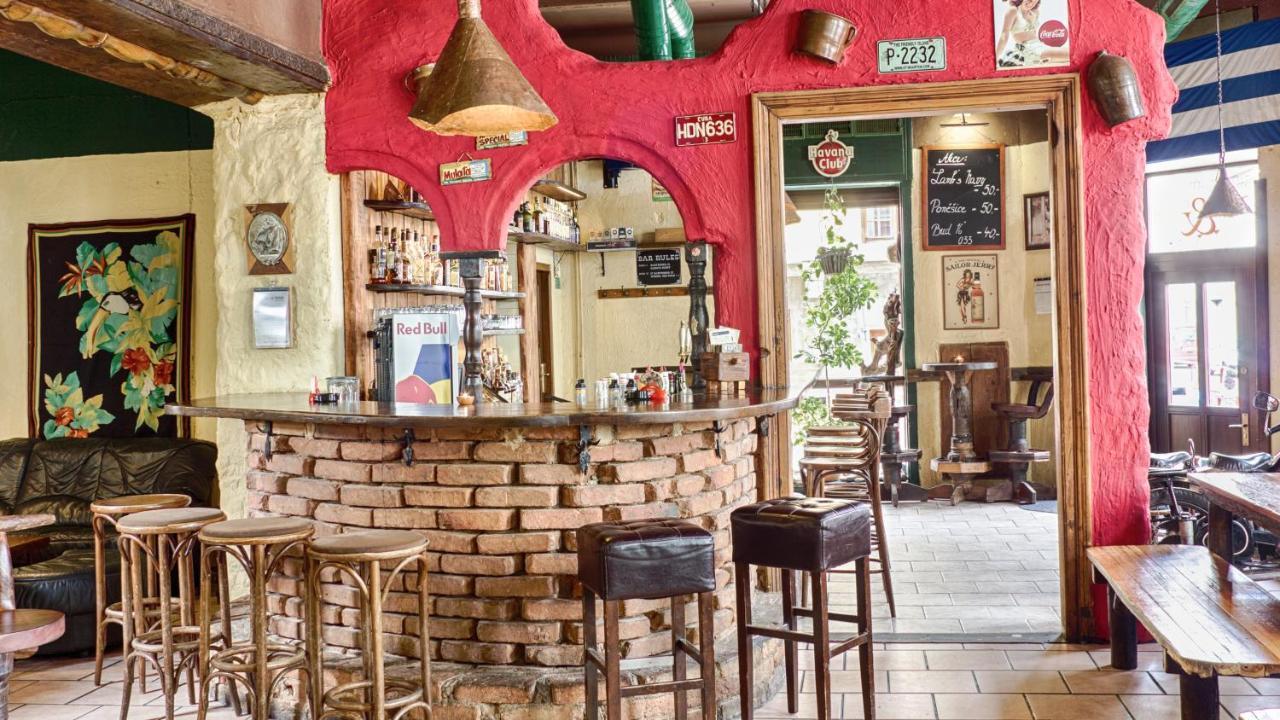 Cuba Bar & Hostel Чеське Будєйовіце Екстер'єр фото