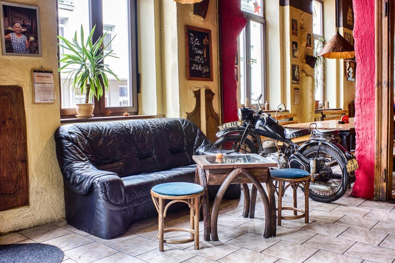 Cuba Bar & Hostel Чеське Будєйовіце Екстер'єр фото